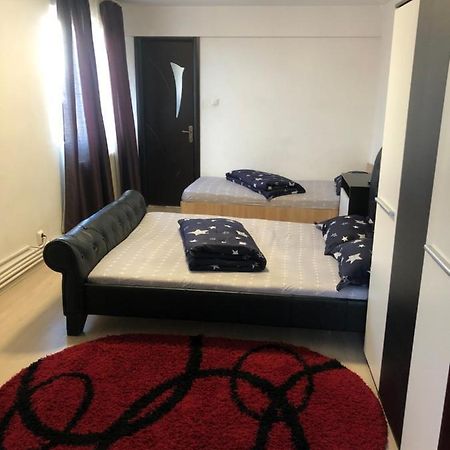 Hostel Mialma Онешти Экстерьер фото