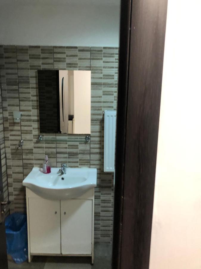 Hostel Mialma Онешти Экстерьер фото