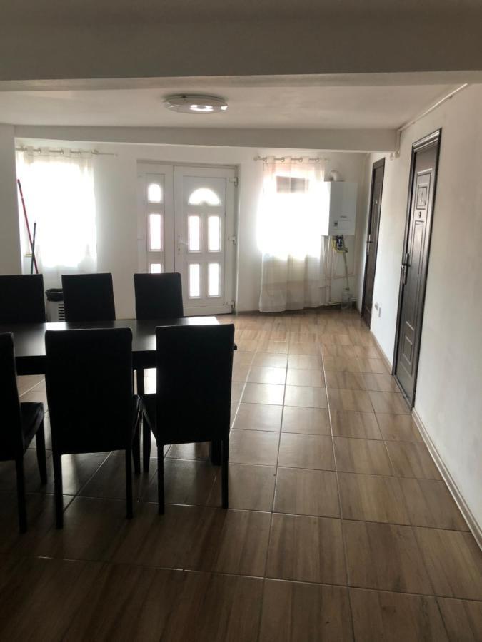 Hostel Mialma Онешти Экстерьер фото