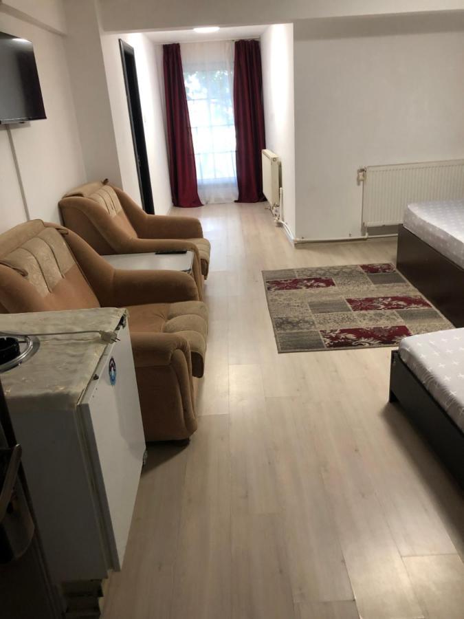 Hostel Mialma Онешти Экстерьер фото